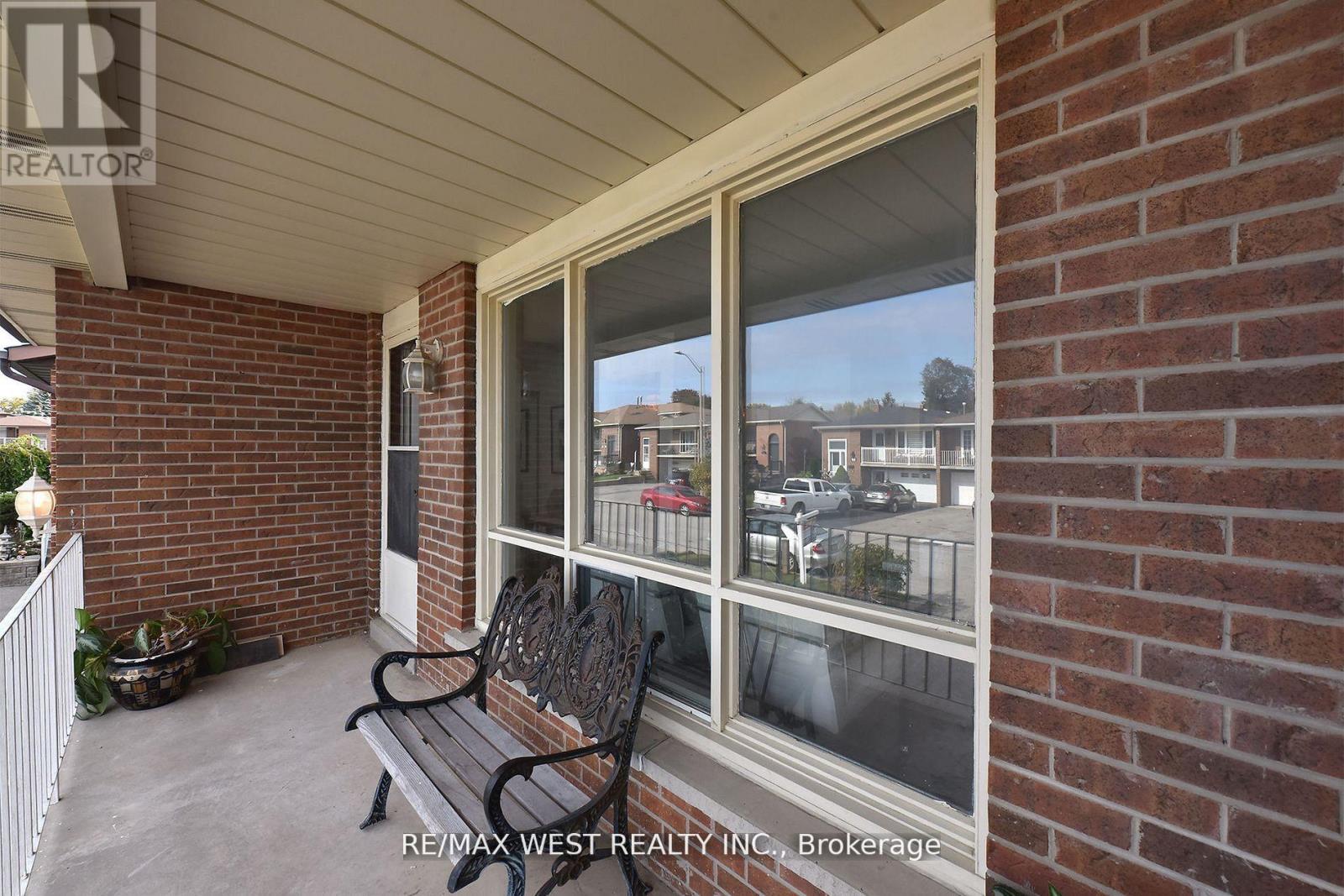 65 ASHBURN CRES