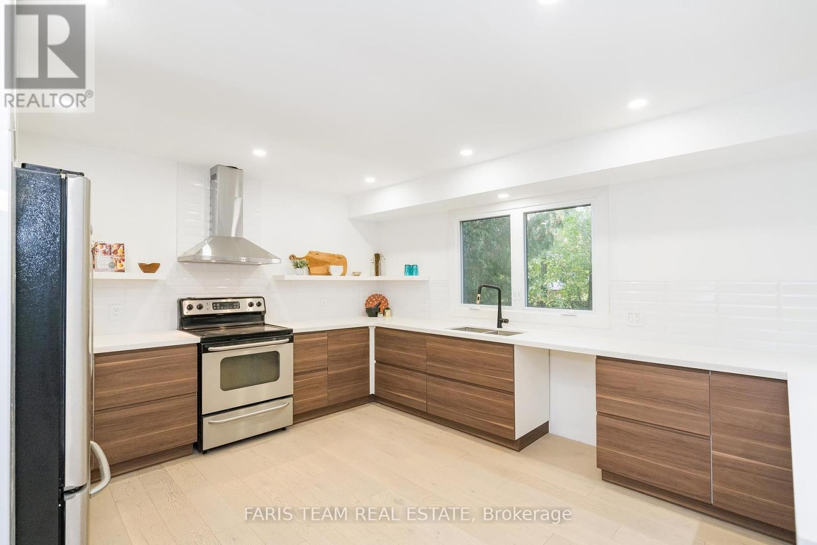 19 GEORGE ST