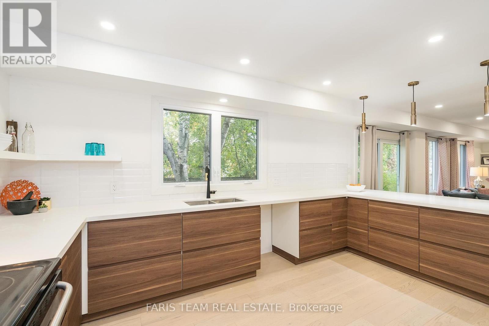 19 GEORGE ST