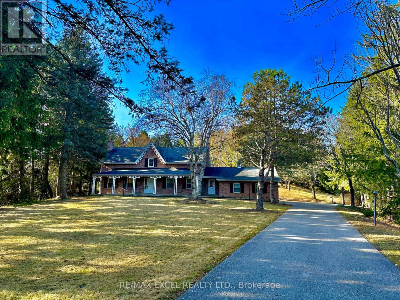 8 BLUE GRASS DR