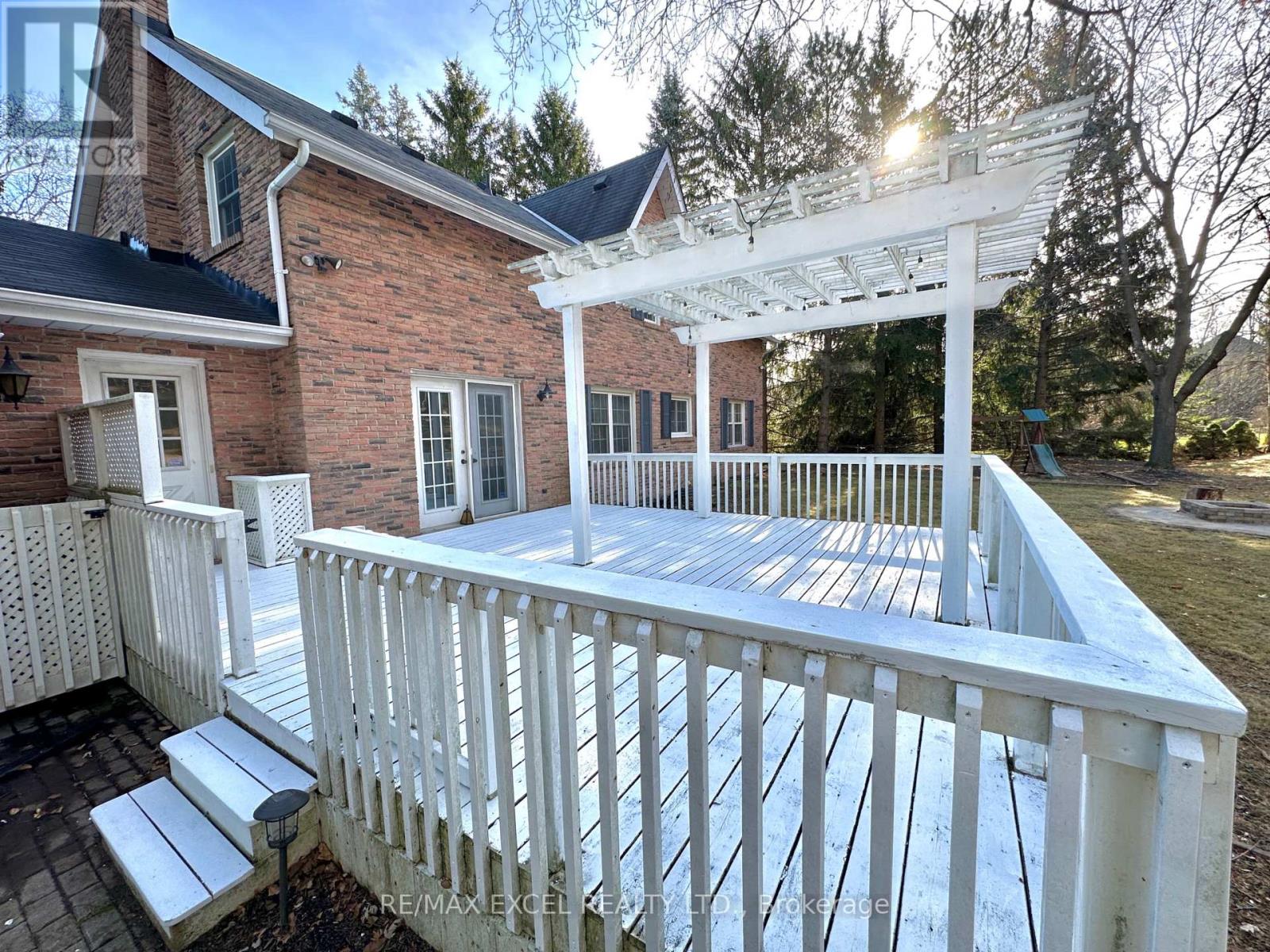 8 BLUE GRASS DR