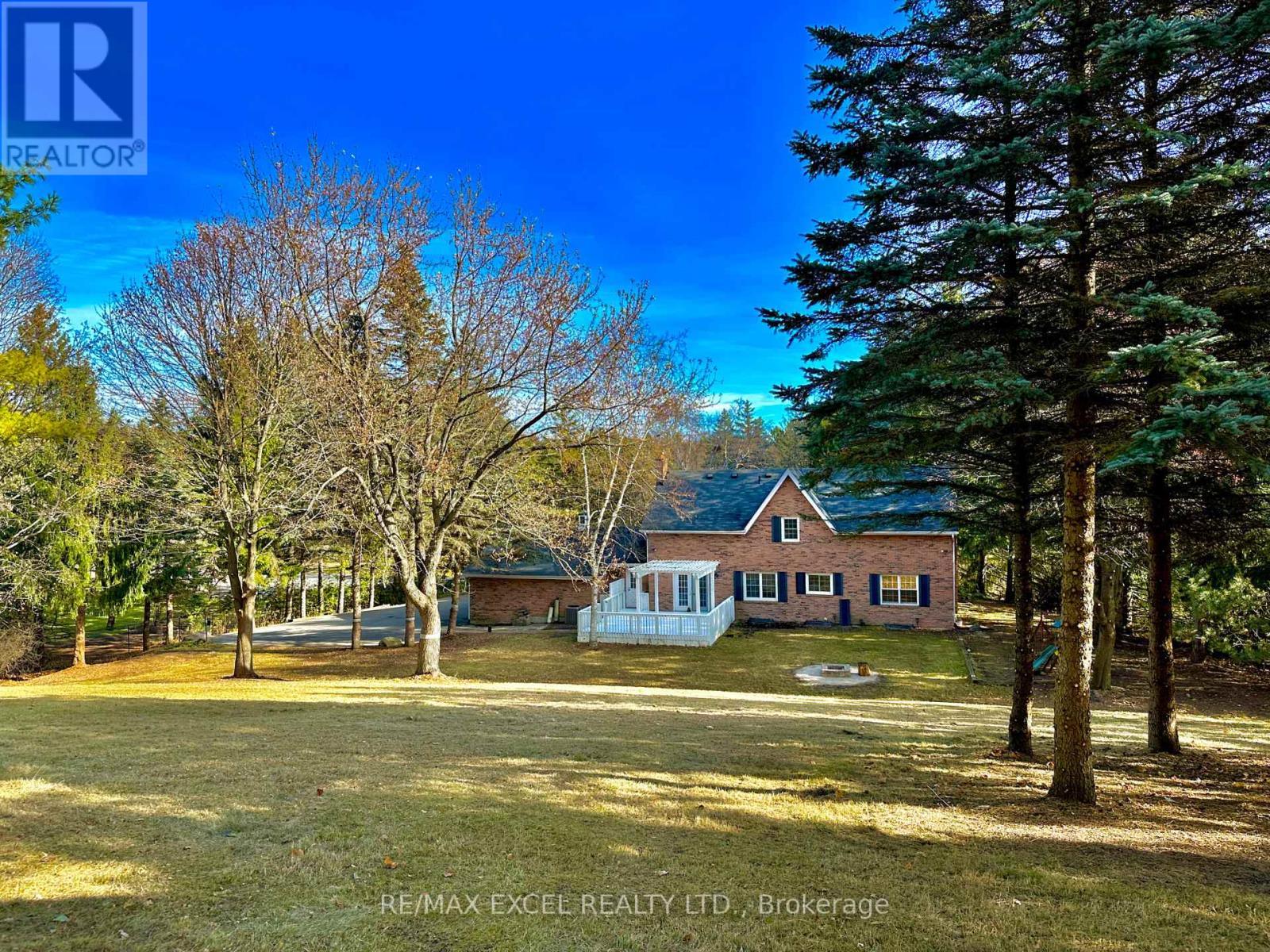 8 BLUE GRASS DR