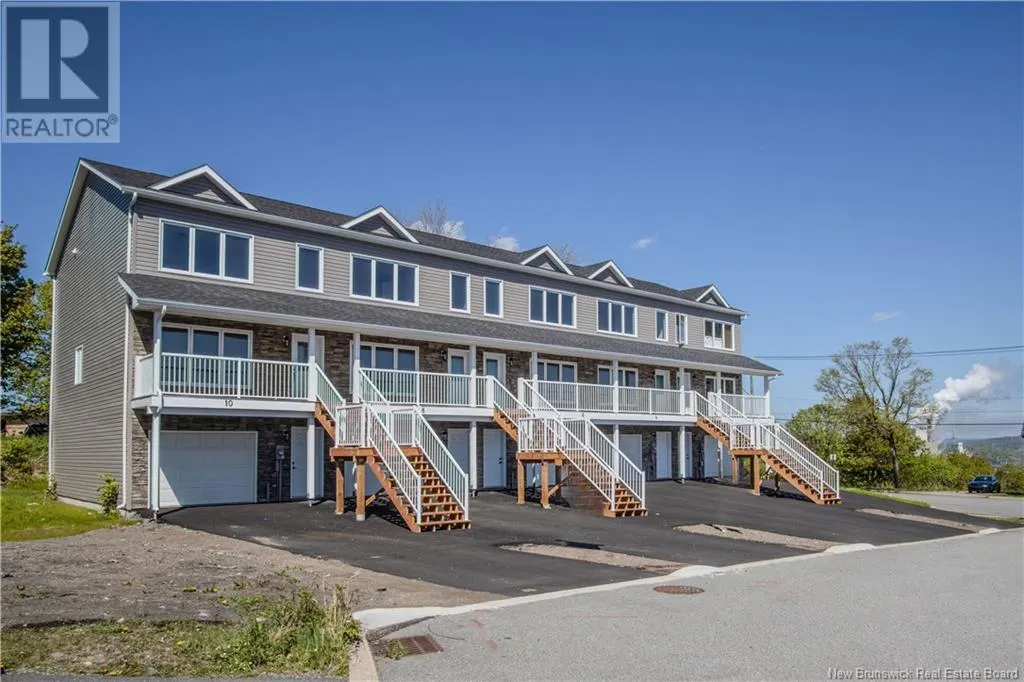 8 Rockingstone Drive