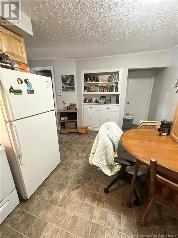 9470 Rue Main