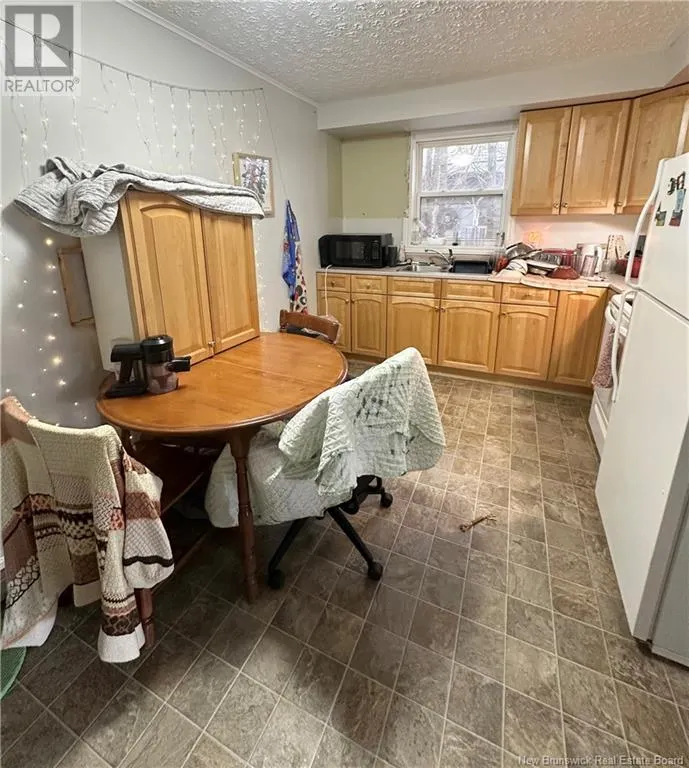 9470 Rue Main