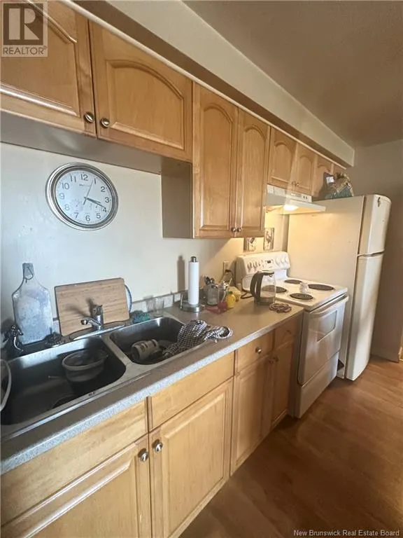 9470 Rue Main