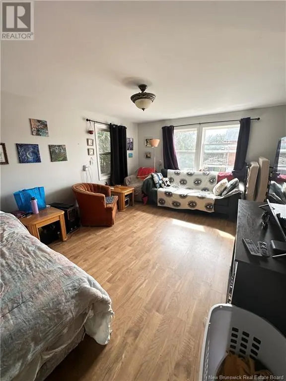 9470 Rue Main