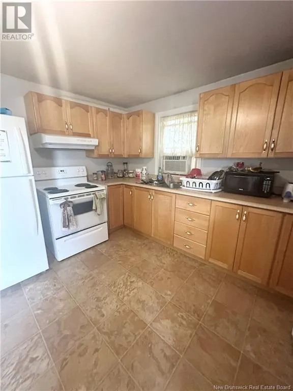 9470 Rue Main