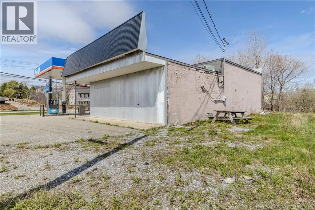 1506 Loch Lomond Road