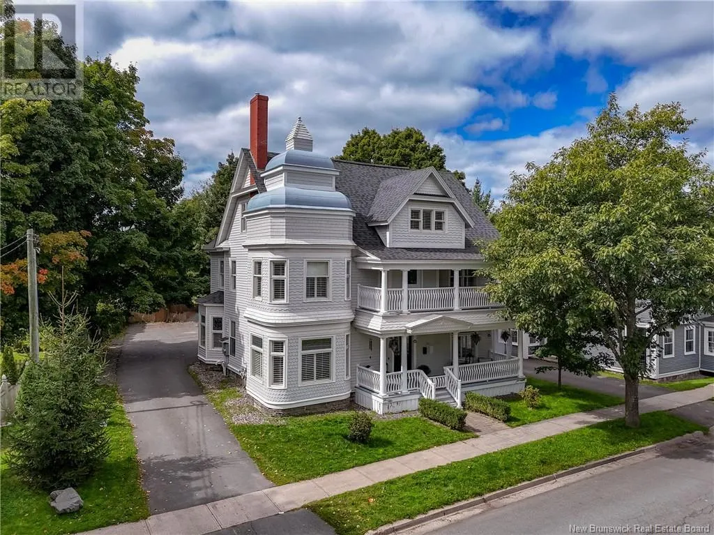 82 Waterloo Row