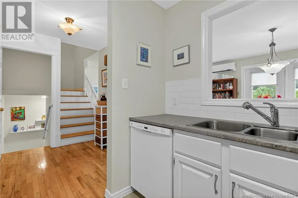 707 Laurier Street Unit# 2