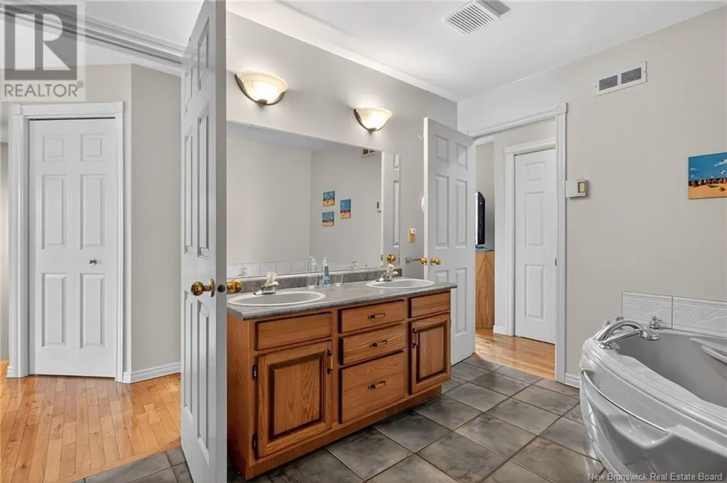 707 Laurier Street Unit# 2
