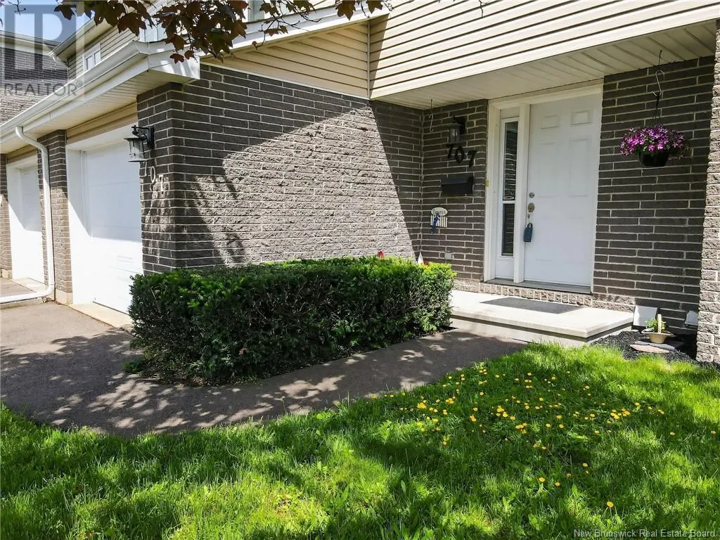 707 Laurier Street Unit# 2