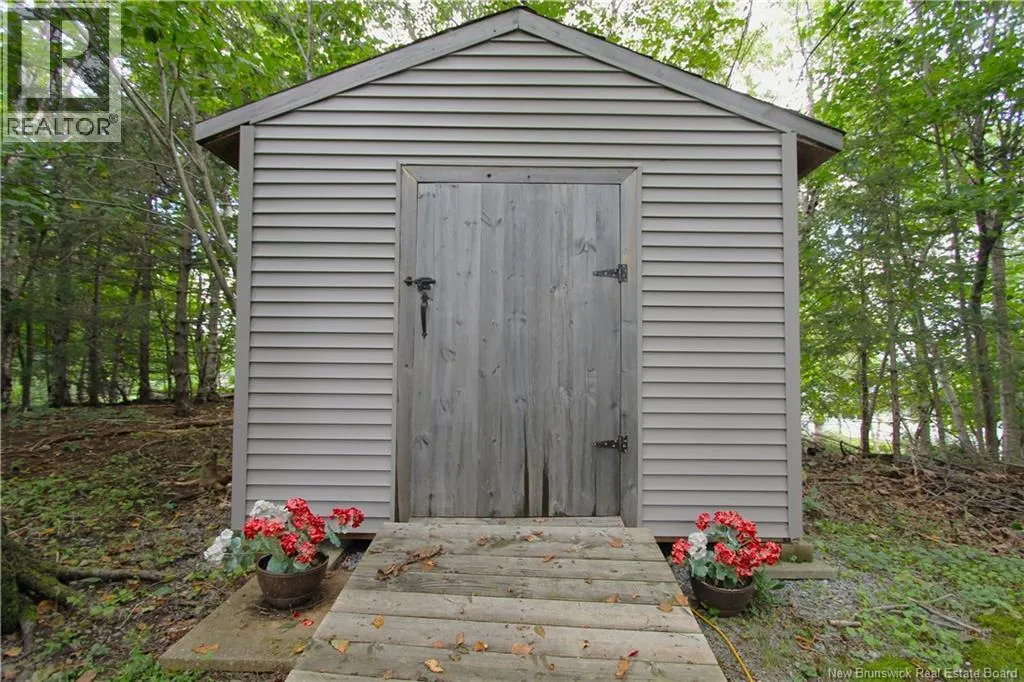 17 Crestline Road