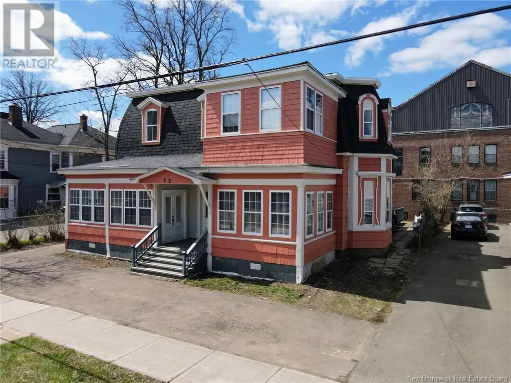 72 Botsford