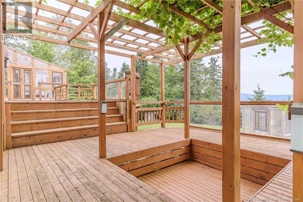 6 Rivercrest Drive