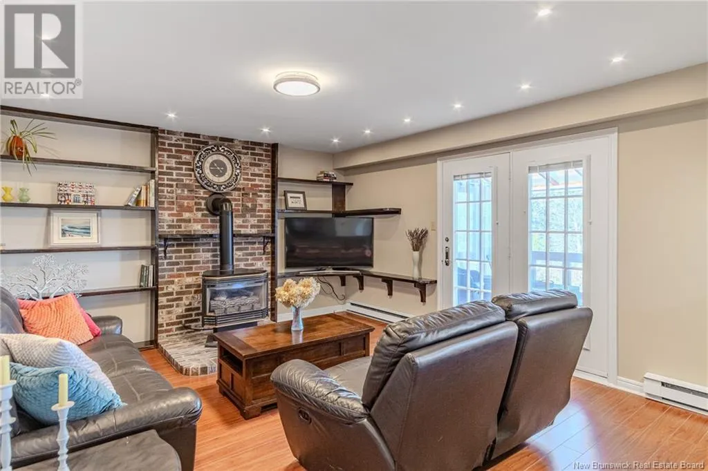 6 Rivercrest Drive