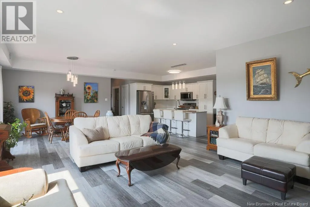 79 Mapleview Unit# 206