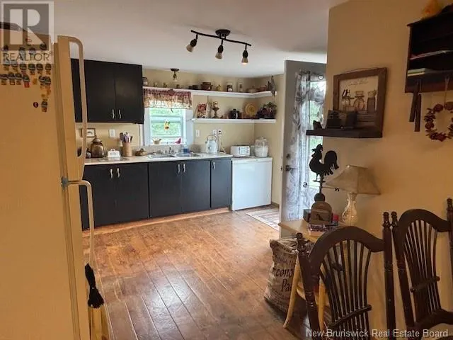 40 Devine Rd W