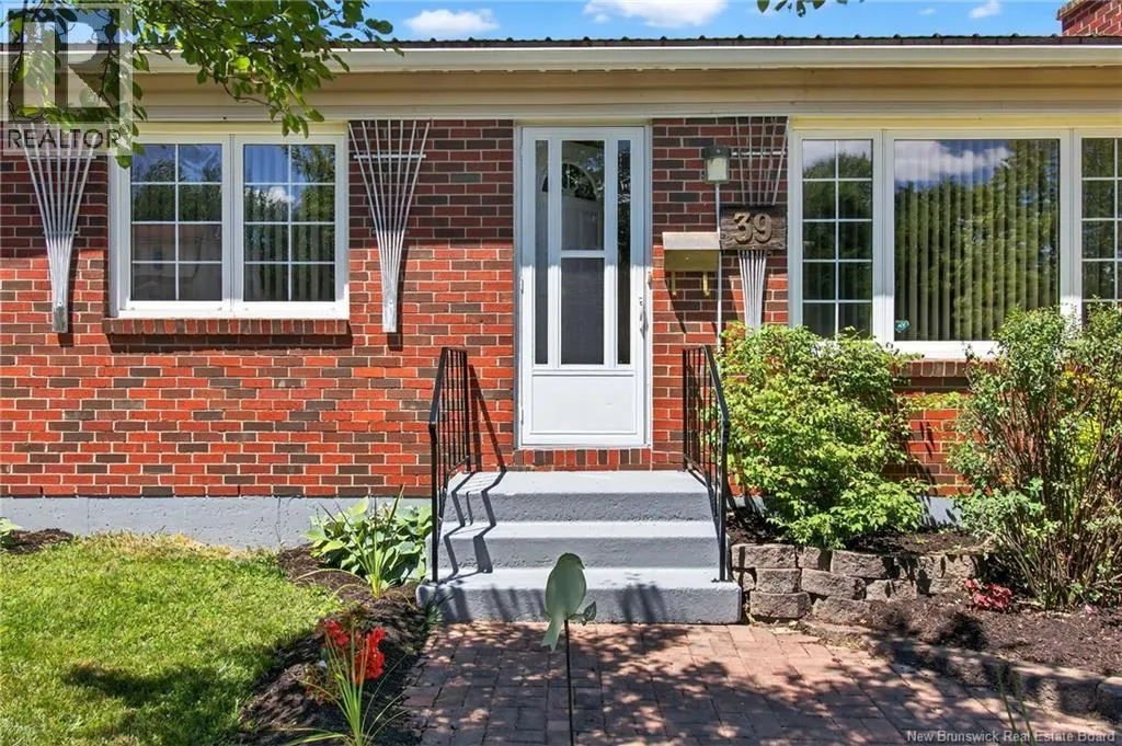 39 Laurelle Avenue