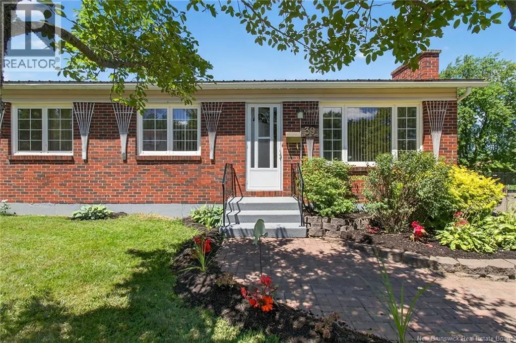 39 Laurelle Avenue