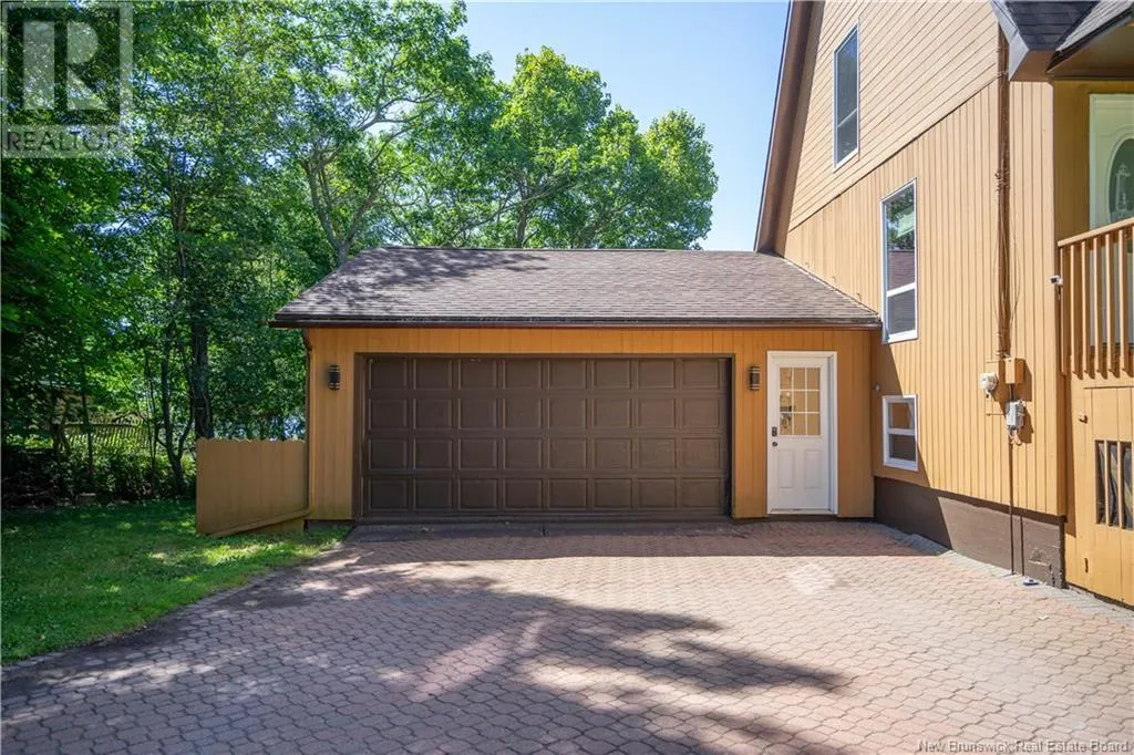 92 Edgewater Lane