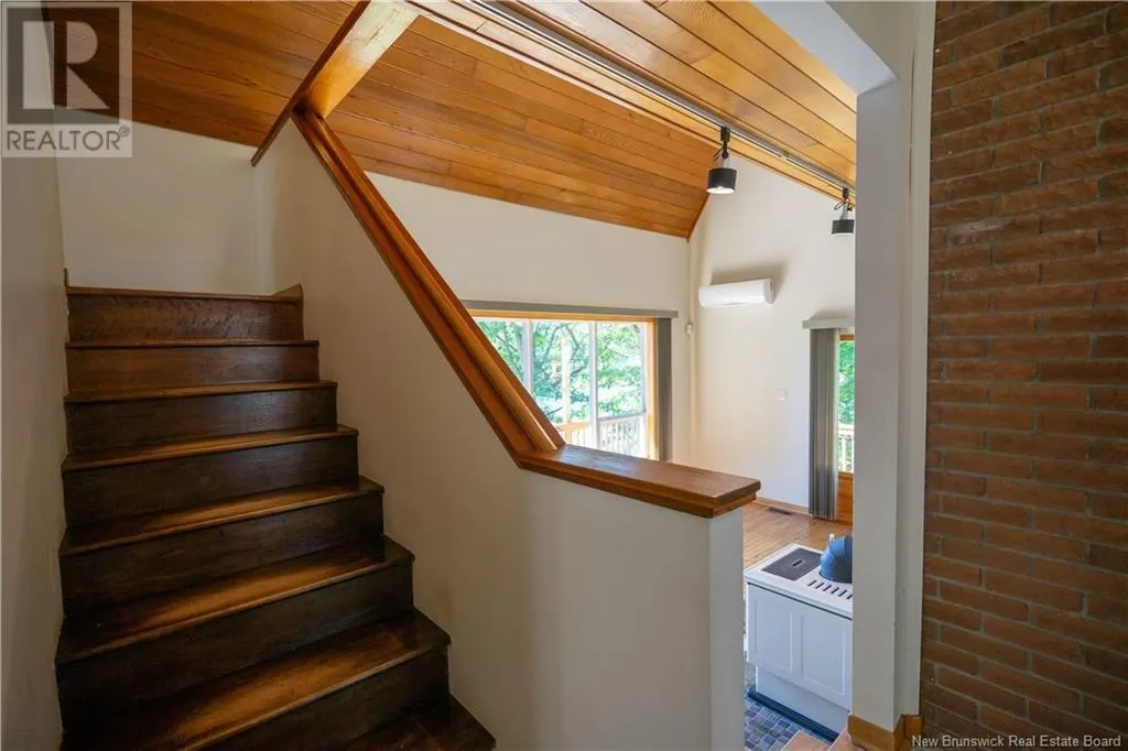 92 Edgewater Lane