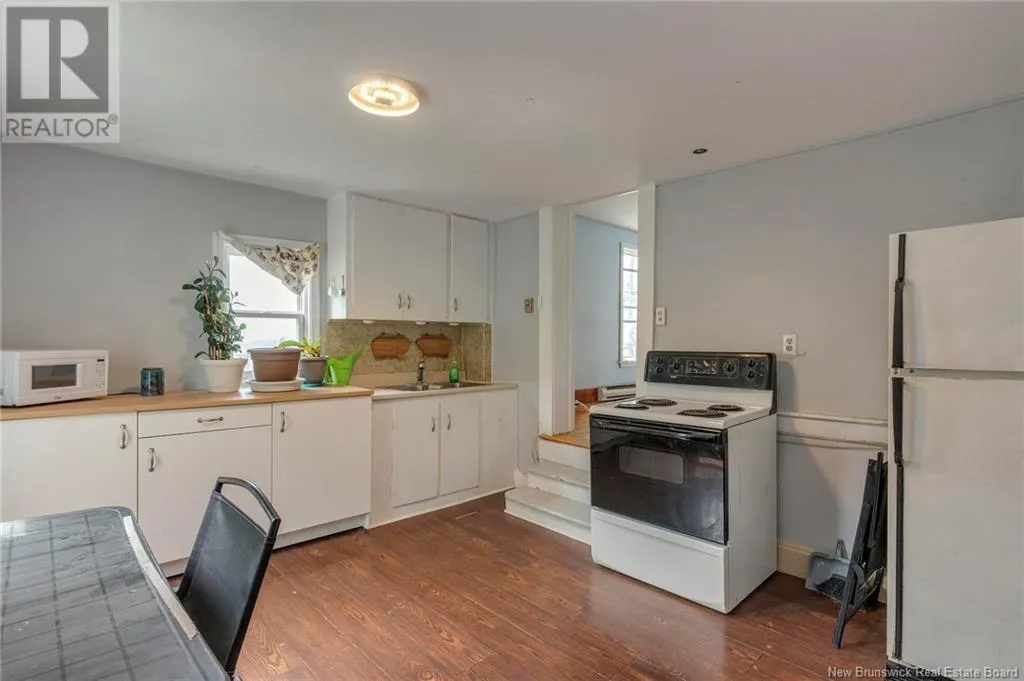 605-607 Harding W Street