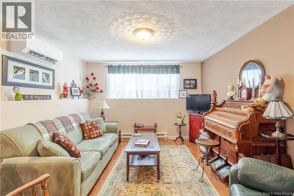 4 Dewitt Acres
