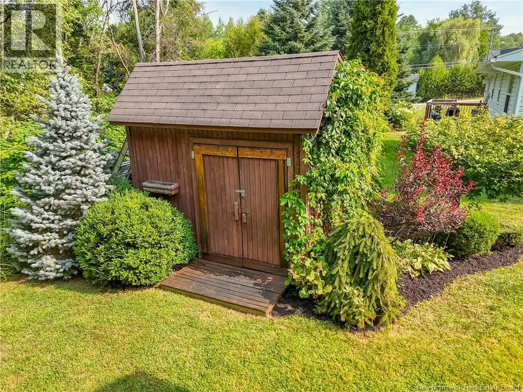 4 Dewitt Acres