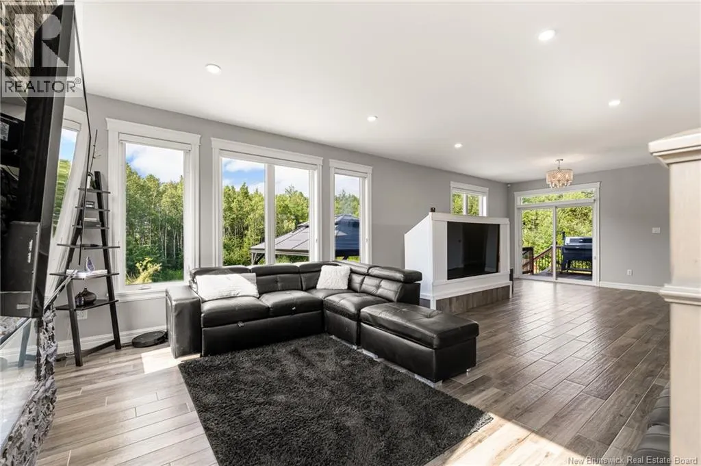 9 Streamside Court