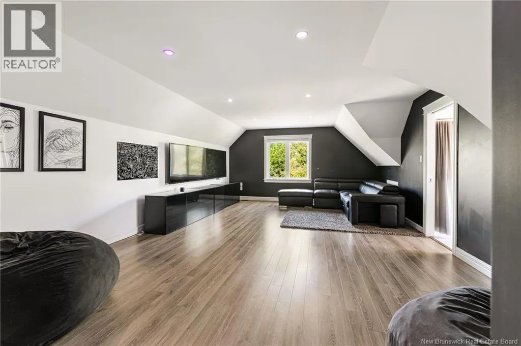 9 Streamside Court