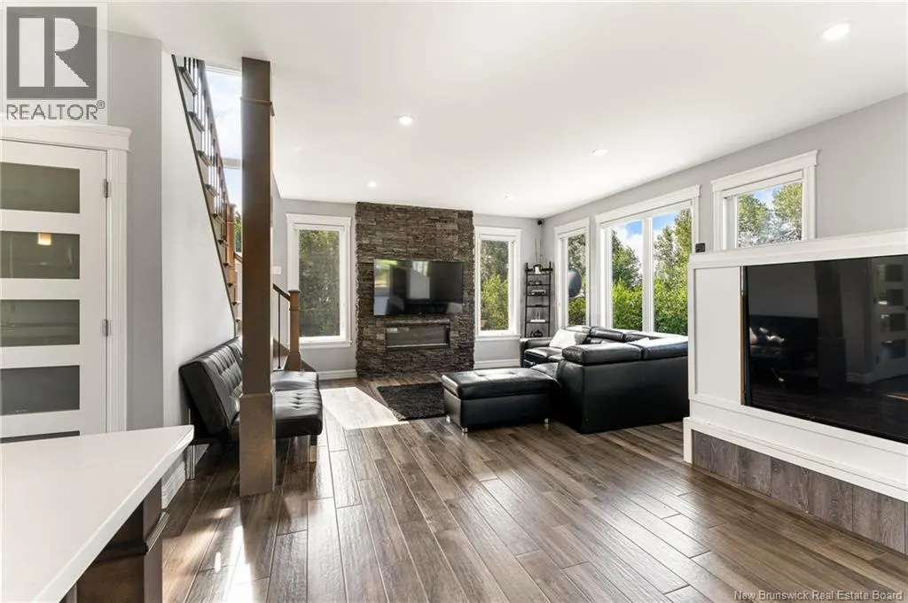 9 Streamside Court