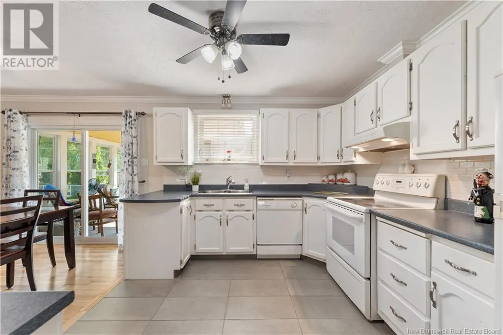 75 Candlewood Drive