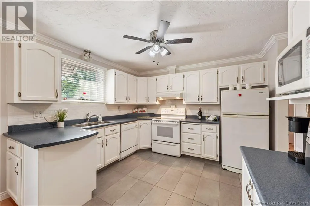75 Candlewood Drive