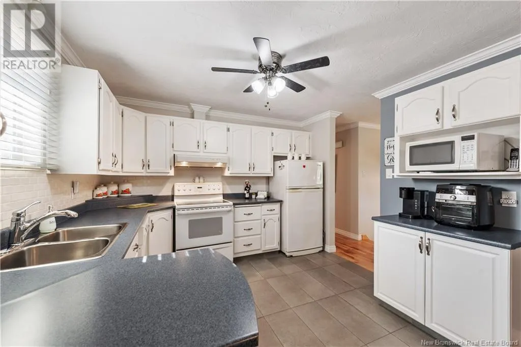 75 Candlewood Drive