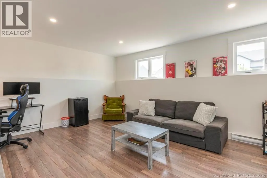16 Luxor Drive