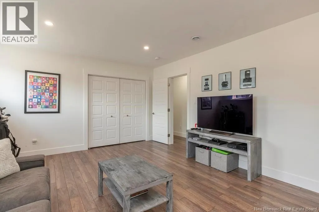 16 Luxor Drive