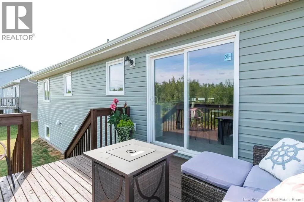 16 Luxor Drive