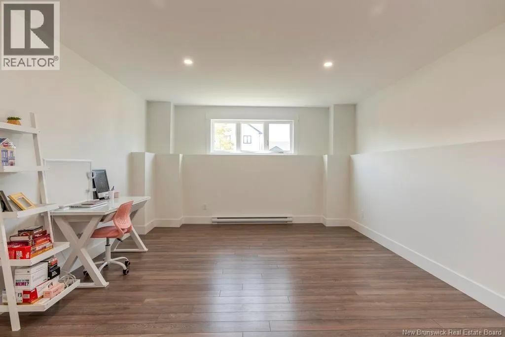 16 Luxor Drive
