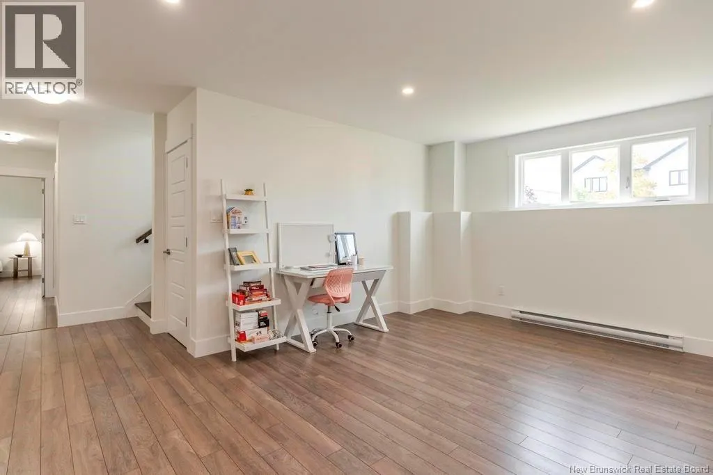 16 Luxor Drive