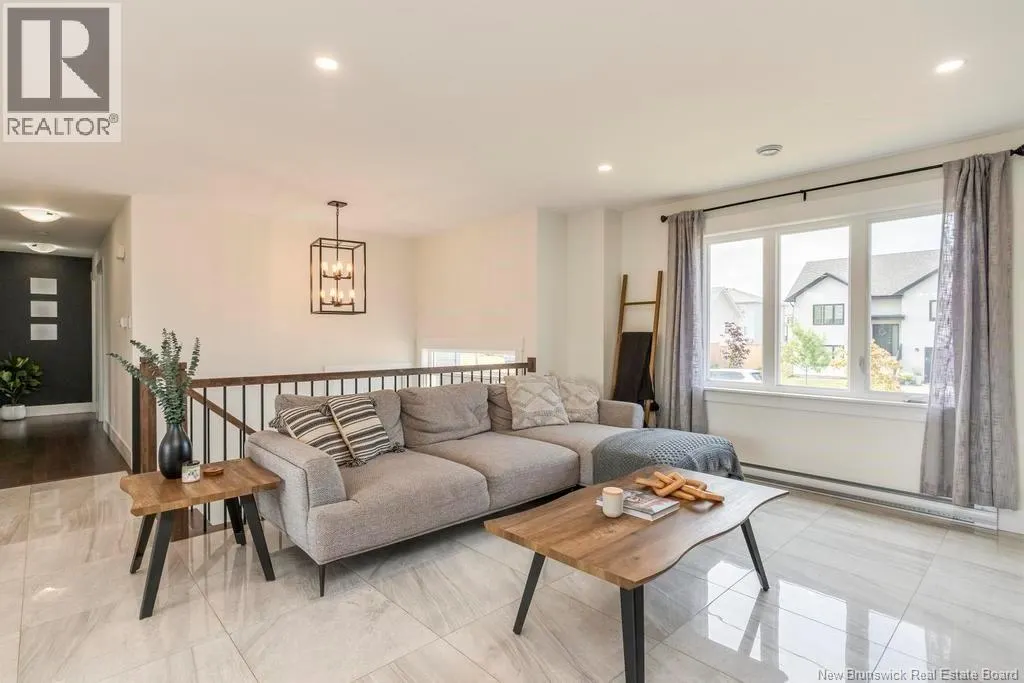 16 Luxor Drive