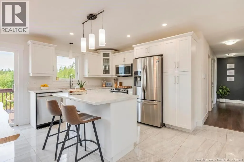 16 Luxor Drive