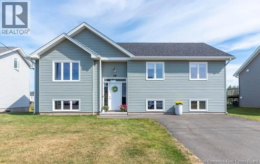 16 Luxor Drive