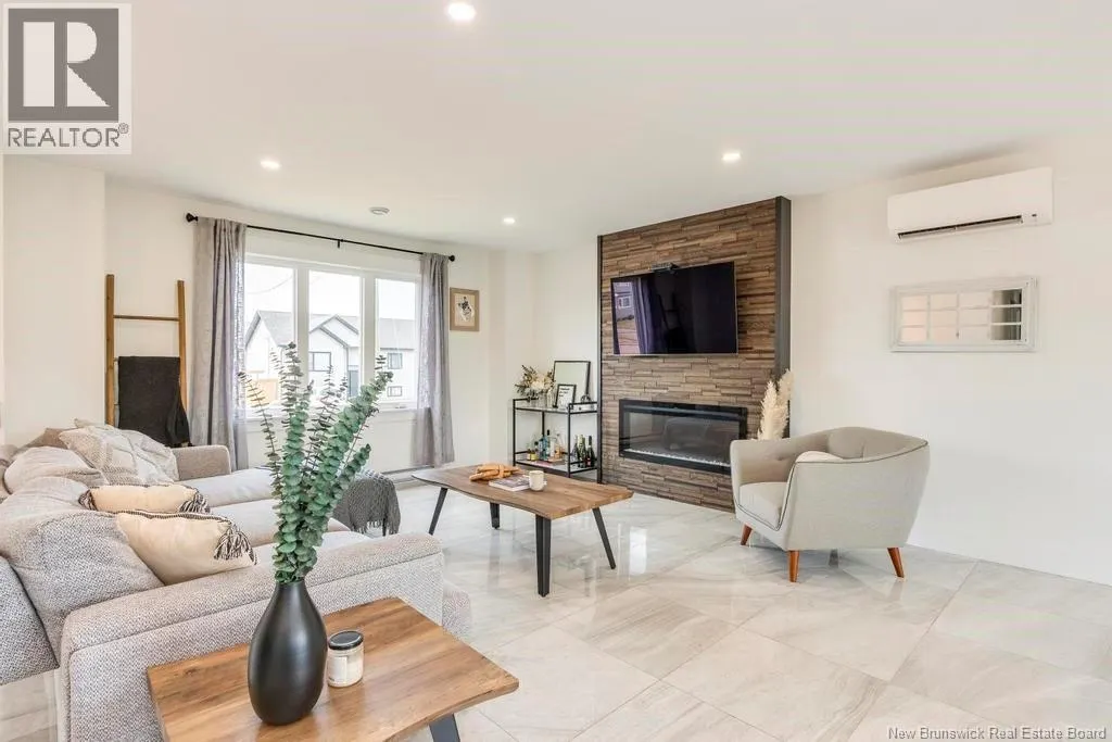 16 Luxor Drive