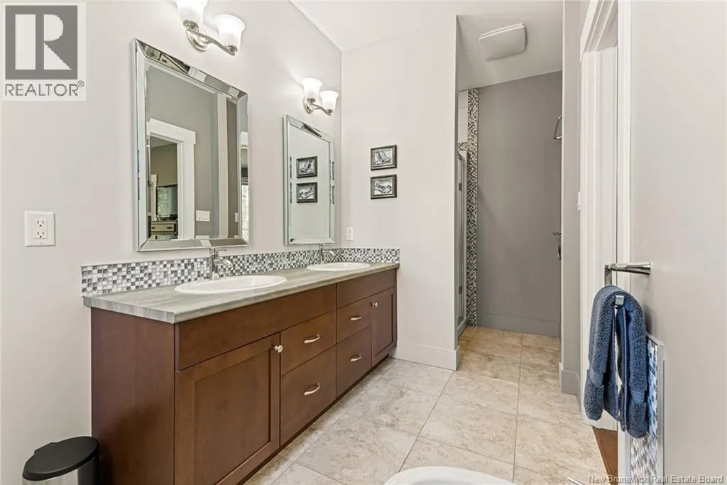 16 Louis-Arthur Court