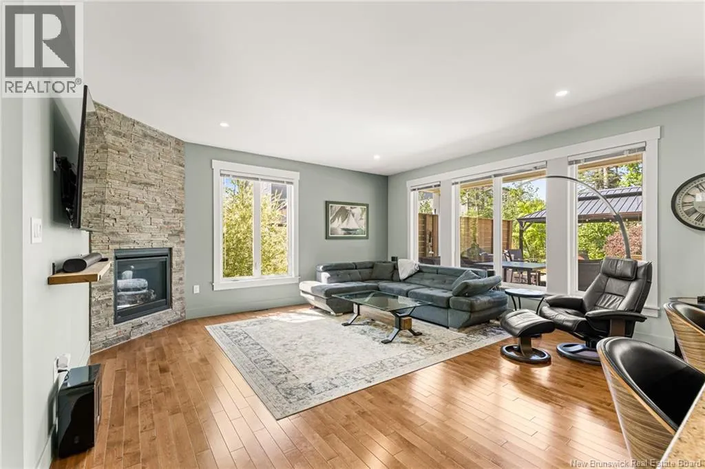 16 Louis-Arthur Court