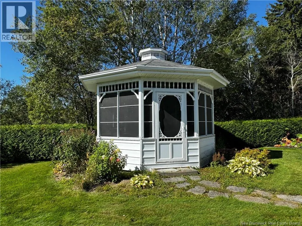 84 PHILIPPE Avenue