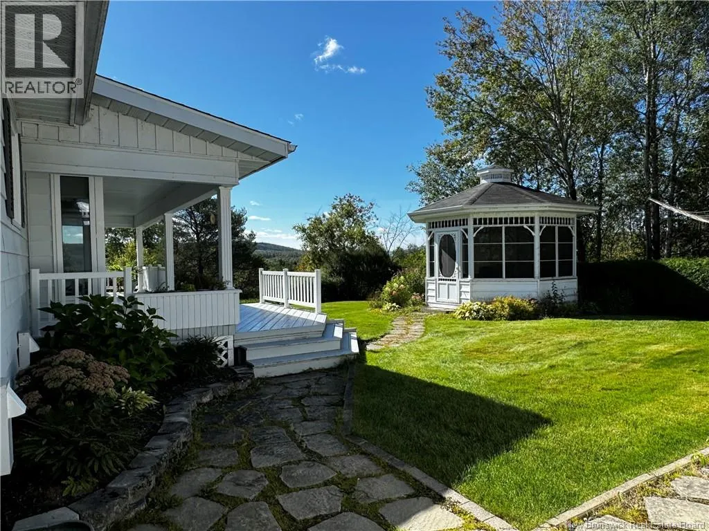 84 PHILIPPE Avenue