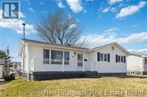 120 Dawn Crescent